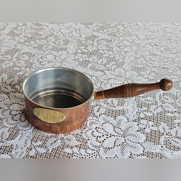 VINTAGE DE LA CUISINE 1 QT COPPER SAUCE PAN WITH WOODEN HANDLE COLLECTIBLE - Picture 7 of 8